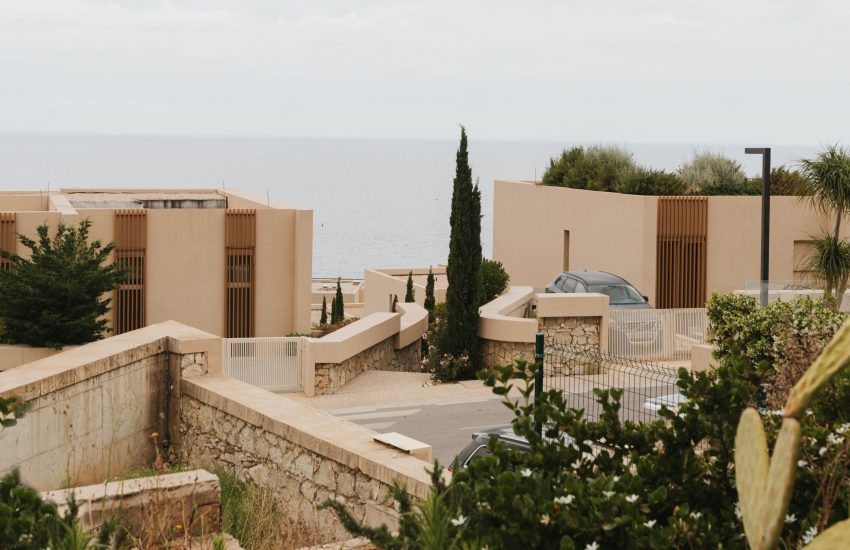 Elara-137A-Photo cover-min