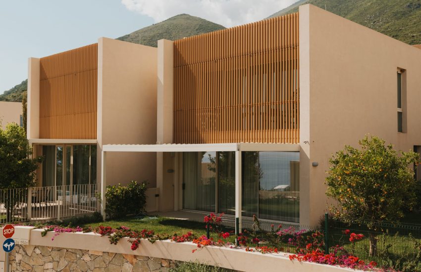 Moon-153B-Photo Cover-min